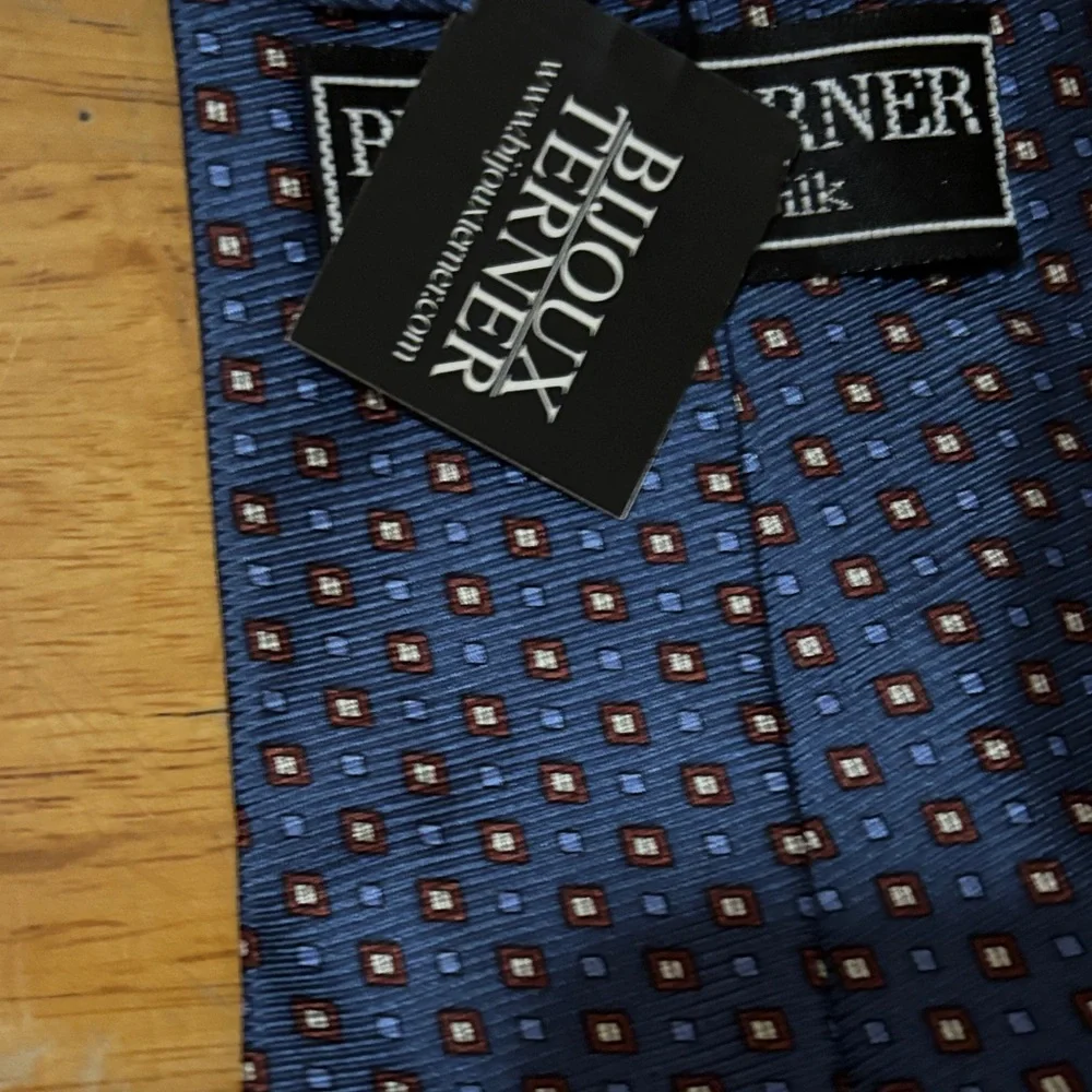 NWT Silk Blue Patterned Tie